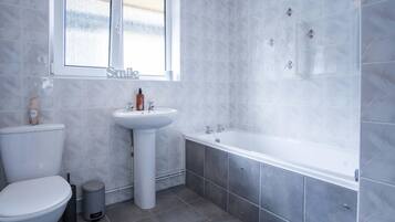 House (3 Bedrooms) | Bathroom | Towels