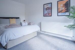 3 bedrooms, iron/ironing board, bed sheets - Cefn Road - 3 Bedroom Bungalow - Glais (Swansea)