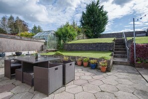 Terrace/patio - Cefn Road - 3 Bedroom Bungalow - Glais (Swansea)