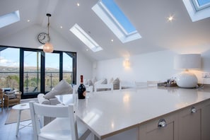 Dining - Ty Florence - 3 Bedroom Cottage - Bayview Oxwich (Swansea)