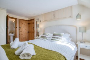 6 habitaciones, tabla de planchar con plancha y ropa de cama 