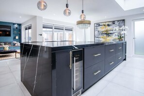 Microwave, oven - Castell Morlais - Luxurious 5 Bed - Pontsticill (Merthyr Tydfil)