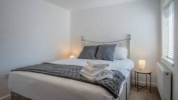 Huoneisto (1 Bedroom) | 1 makuuhuone, silitysrauta/-lauta, vuodevaatteet