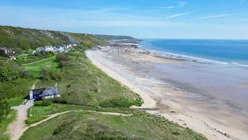 Rannalla, laitesukellusmahdollisuus, purjelautailumahdollisuus