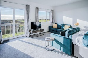 30-inch TV with digital channels - The Penthouse - 1 Bedroom Apartment - Ocean Breeze (Swansea)