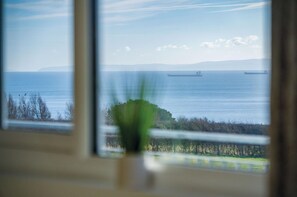Apartment (1 Bedroom) | Beach/ocean view - The Penthouse - 1 Bedroom Apartment - Ocean Breeze (Swansea)