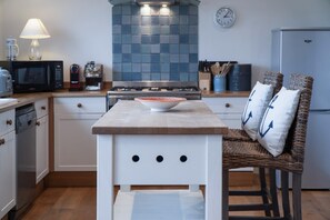 Microondas, horno y periquera 