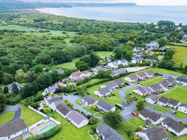 Exterior - Bayview 58 - 2 Bedroom Chalet - Bayview Oxwich (Swansea)