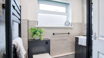 Shower, towels
