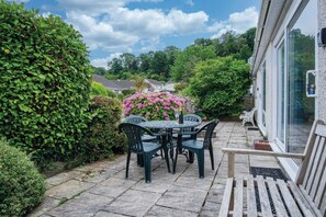 Front of property - Bayview 58 - 2 Bedroom Chalet - Bayview Oxwich (Swansea)