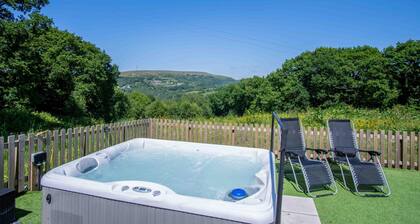 Hopkins Retreat - 3 Bedroom Caravan - Hot Tub