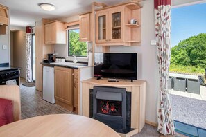 Interior - Hopkins Retreat - 3 Bedroom Caravan - Hot Tub (Swansea)