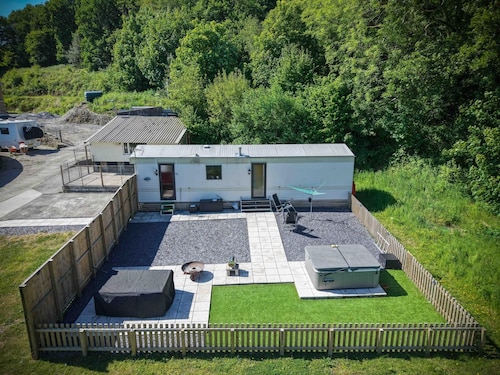 Hopkins Retreat - 3 Bedroom Caravan - Hot Tub