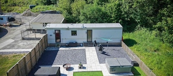 Hopkins Retreat - 3 Bedroom Caravan - Hot Tub