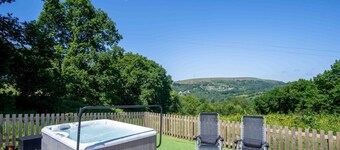 Hopkins Retreat - 3 Bedroom Caravan - Hot Tub