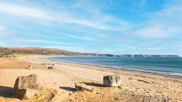 Nhà gỗ tiện nghi đơn giản (2 Bedrooms) | 2 phòng ngủ, bàn ủi/dụng cụ ủi quần áo, bộ trải giường