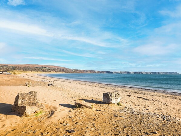 Comfort Chalet (2 Bedrooms) | 2 bedrooms, iron/ironing board, bed sheets