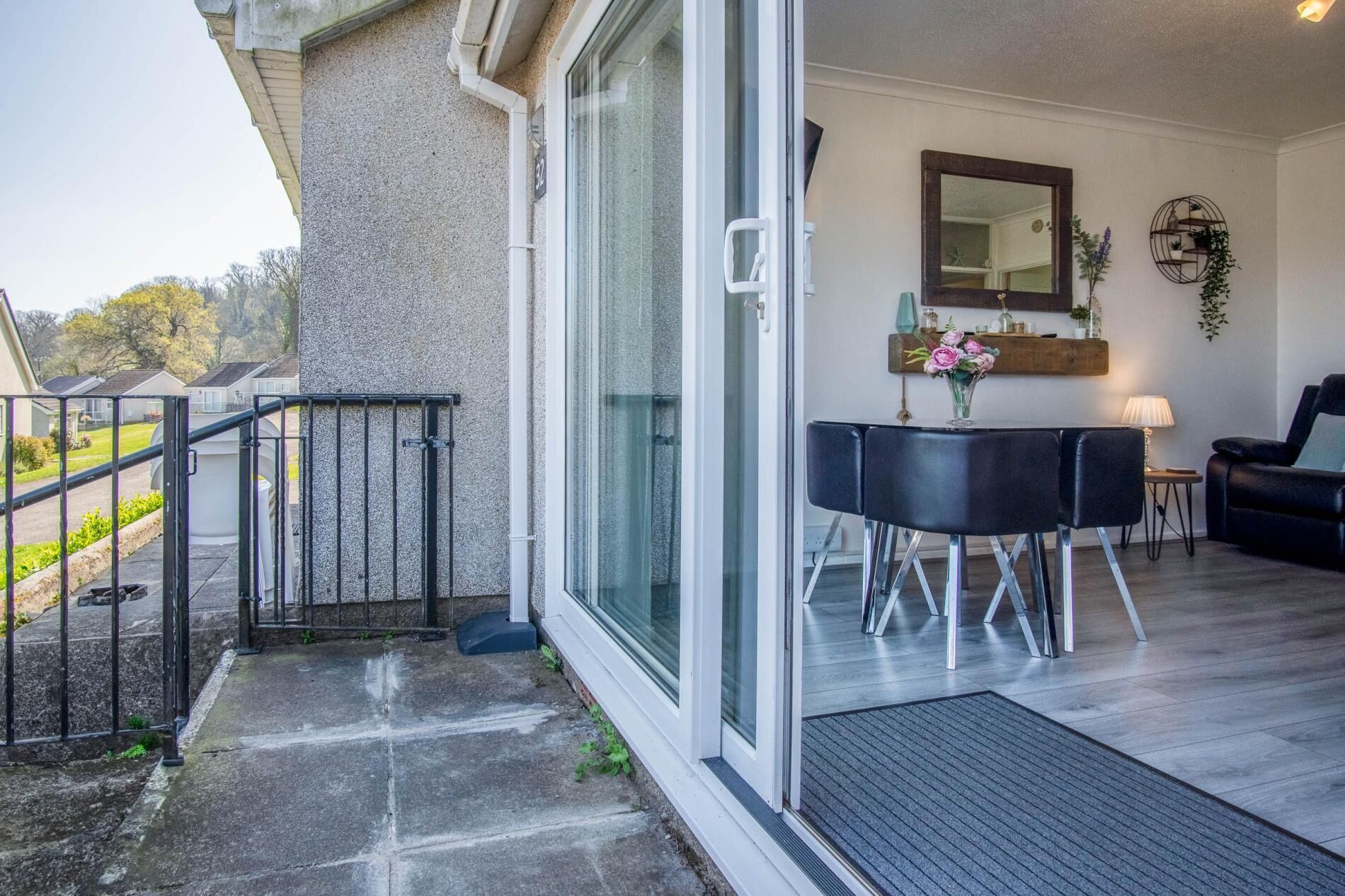 2 bedrooms, iron/ironing board, bed sheets