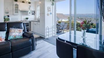 2 bedrooms, iron/ironing board, bed sheets