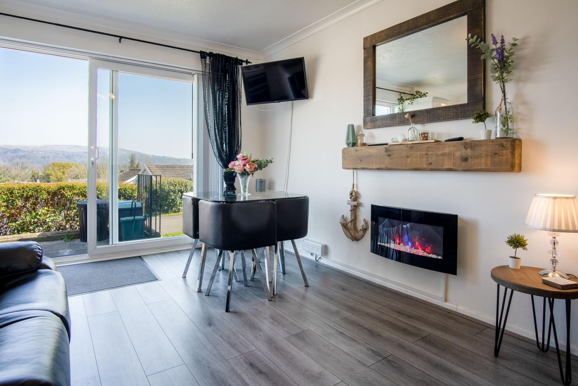 Comfort-chalet (2 Bedrooms) | 2 makuuhuonetta, silitysrauta/-lauta, vuodevaatteet