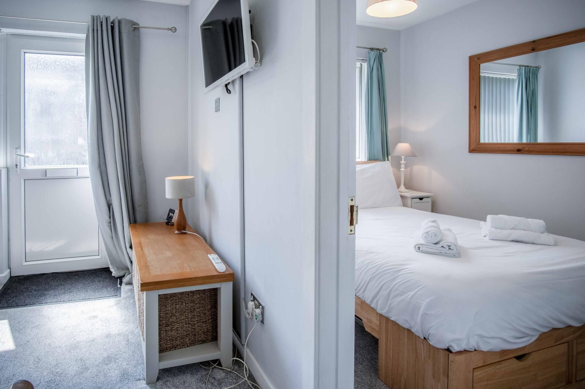 2 bedrooms, iron/ironing board, bed sheets