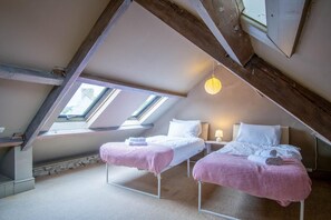 3 bedrooms, iron/ironing board, bed sheets