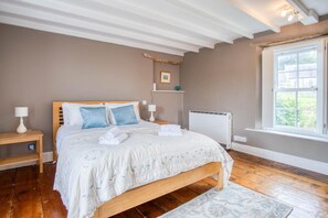 3 chambres, fer et planche à repasser, draps fournis