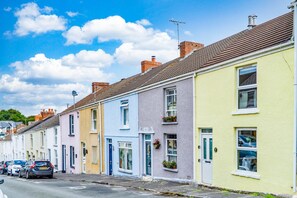 Exterior - Woodville Road - 2 Bedroom House - Mumbles (Swansea)