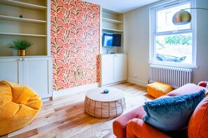 House (2 Bedrooms) | Living area