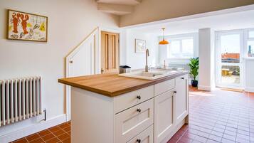 Mikrowelle, Ofen, Hochstuhl