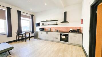 Lejlighed (0 Bedroom) | Privat køkken | Mikrobølgeovn, ovn