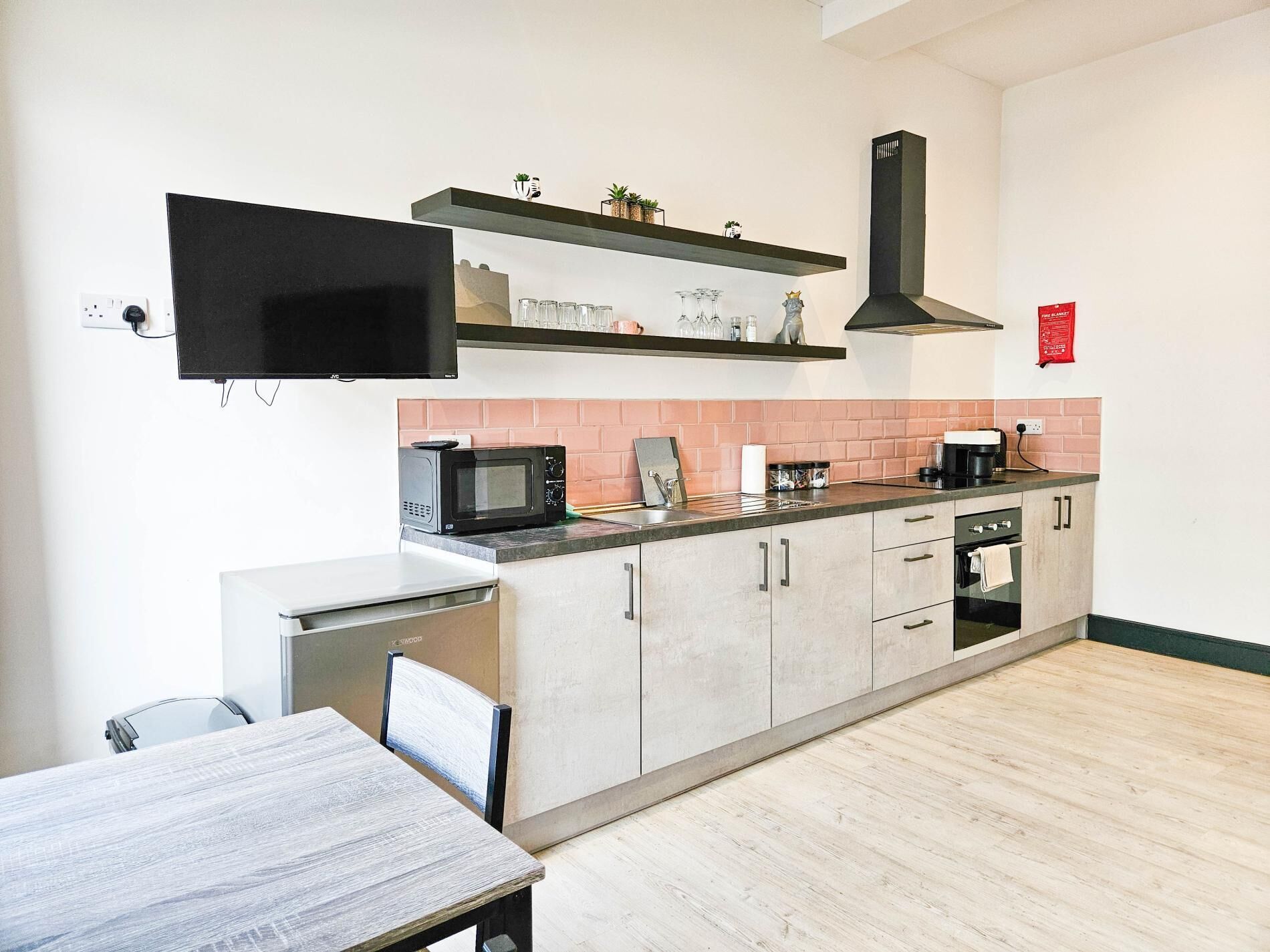 Appartement (0 Bedroom) | Privékeuken | Een magnetron, een oven