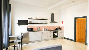 Apartment (0 Bedroom) | Private kitchen | Microwave, oven
