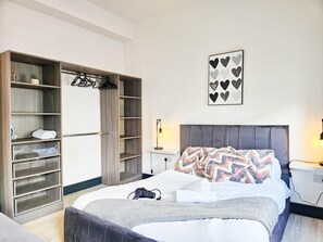 Apartment (0 Bedroom) | Iron/ironing board, bed sheets - 5 Kings Buildings Apartment - Studio - Swansea (Swansea)