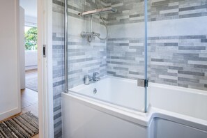 Baignoire, serviettes fournies