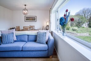 30-inch flat-screen TV with digital channels - The Willows - 2 Bedroom Cottage - Oxwich (Swansea)