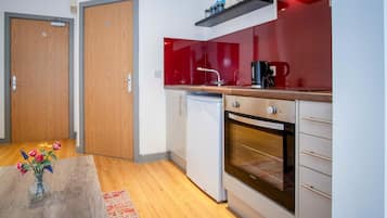 Appartement (0 Bedroom) | Privékeuken | Een oven