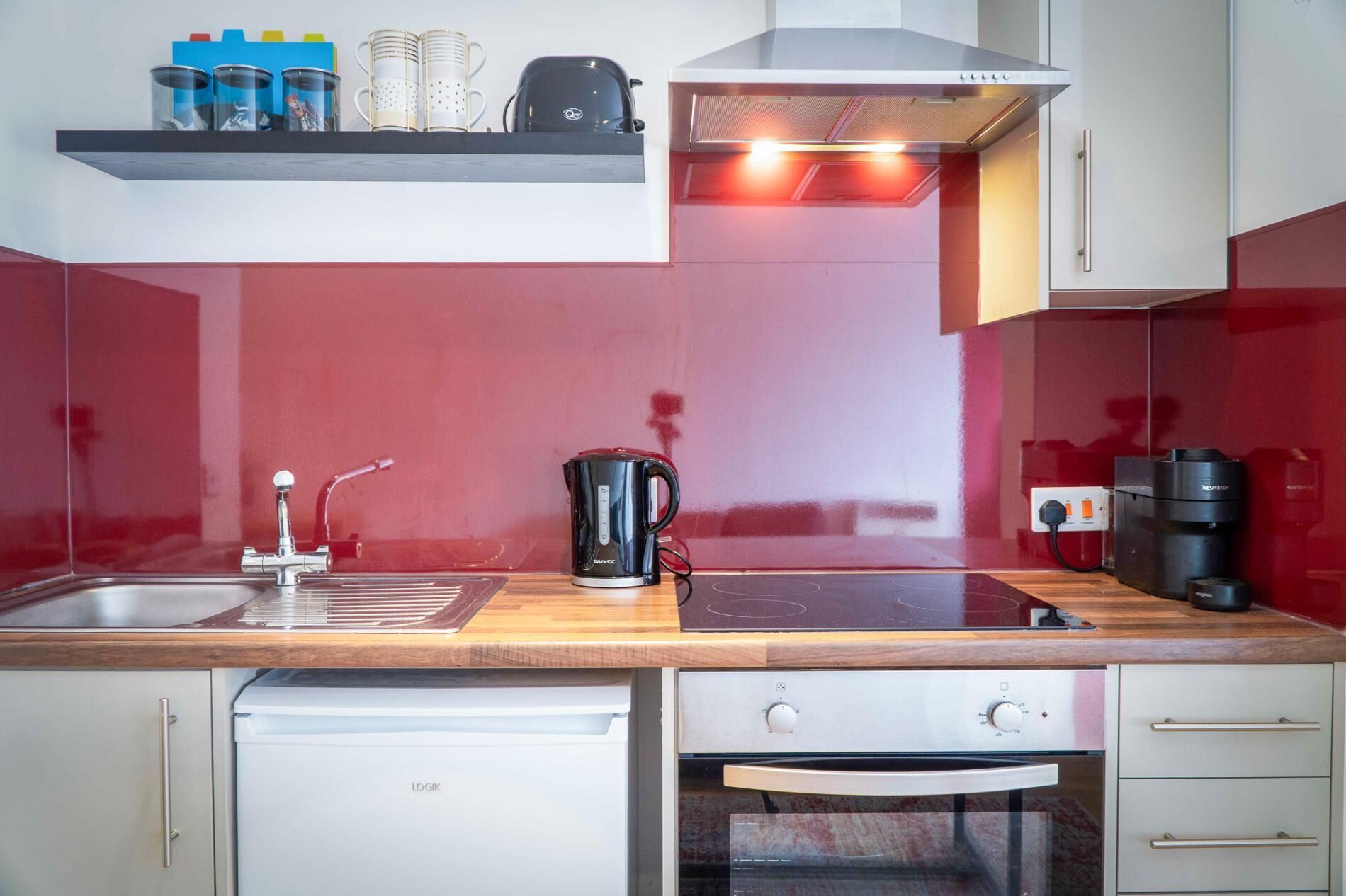 Huoneisto (0 Bedroom) | Yksityinen keittiö | Uuni