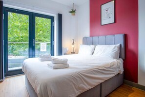 Apartment (0 Bedroom) | Iron/ironing board, bed sheets - Princess Lofts 3 - 1 Bedroom Studio - Swansea (Swansea)