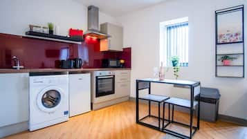Apartment (0 Bedroom) | Private kitchen | Microwave, oven