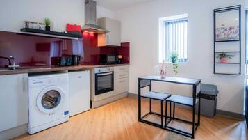 Apartamento (0 Bedroom) | Cocina privada | Microondas y horno