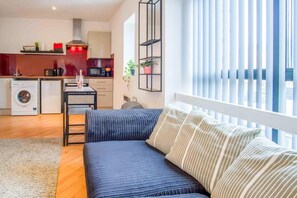 Lejlighed (0 Bedroom) | Opholdsområde | 29-tommers tv med digitale kanaler