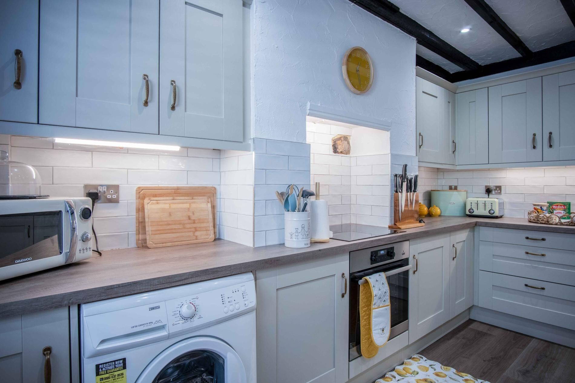 Micro-ondes, four, chaise haute, blender