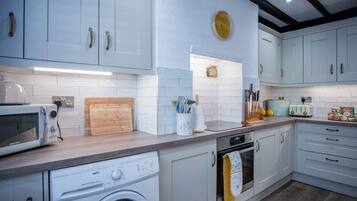 Mikrowelle, Ofen, Hochstuhl, Mixer