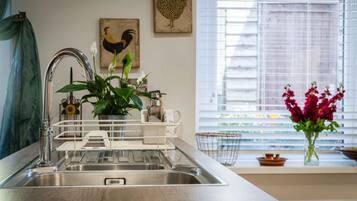 Mikrowelle, Ofen, Hochstuhl, Mixer