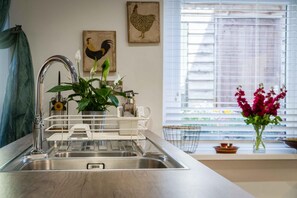 Mikrowelle, Ofen, Hochstuhl, Mixer