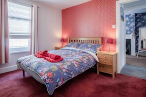Cottage (3 Bedrooms) | 3 chambres, fer et planche à repasser, draps fournis
