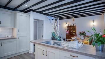 Mikrowelle, Ofen, Hochstuhl, Mixer