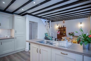 Mikrowelle, Ofen, Hochstuhl, Mixer