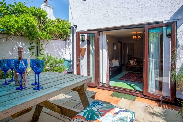 Terrace/patio - Rose Cottage - 3 Bedroom - Murton Mumbles (Swansea)